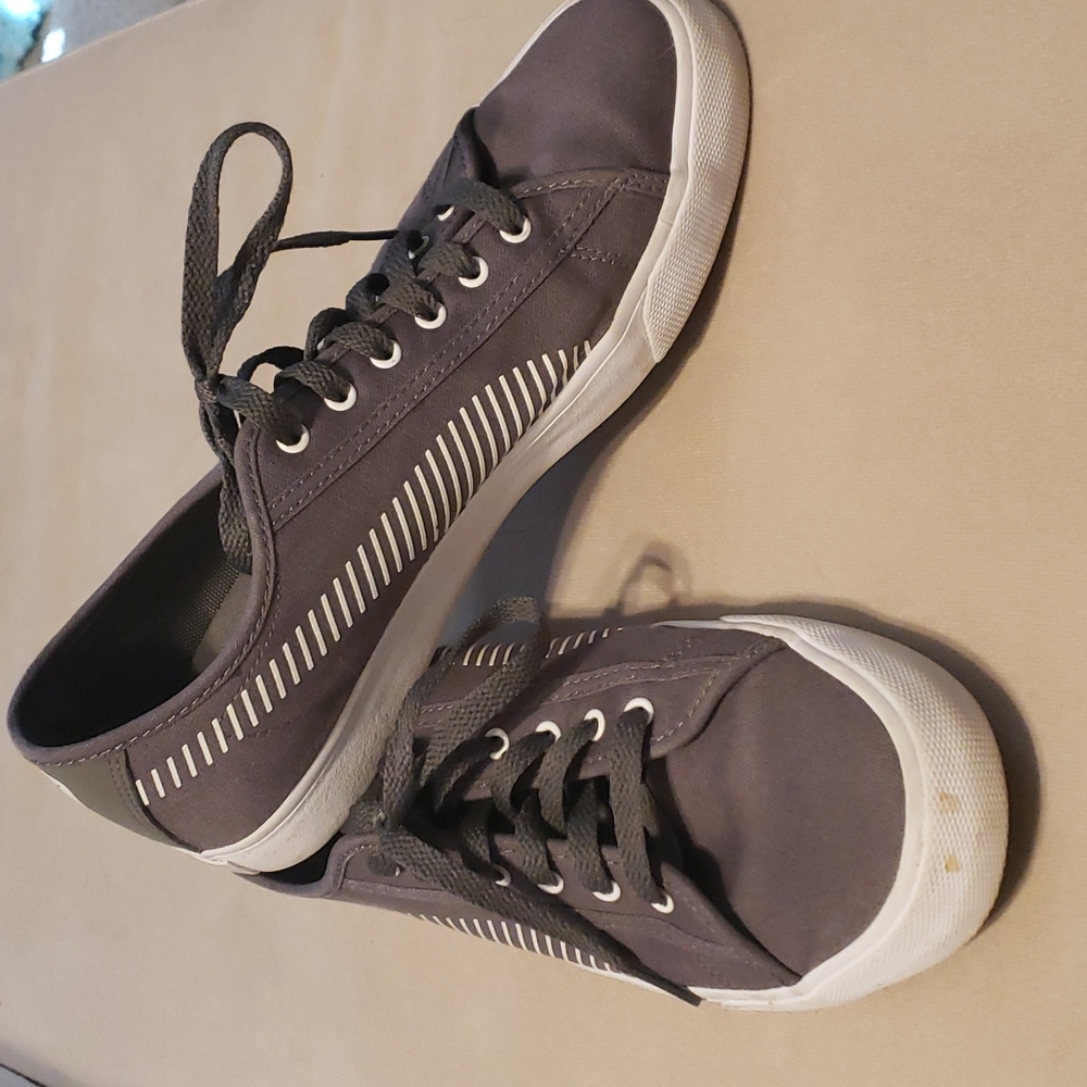 Puma sneakers (womens 9.5/mens 7.5)